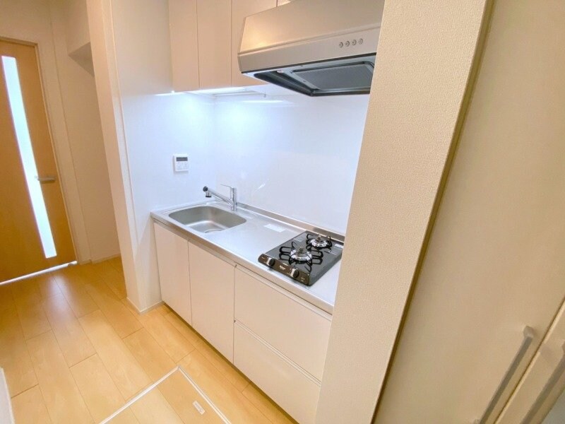 物件内観写真6　(同型、反転タイプの部屋写真)