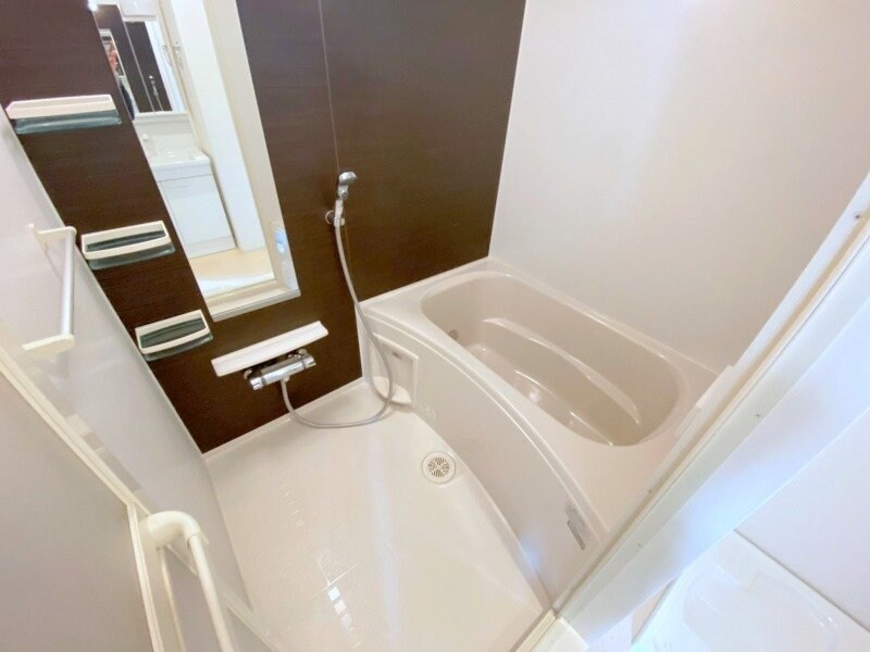 物件内観写真9　(同型、反転タイプの部屋写真)