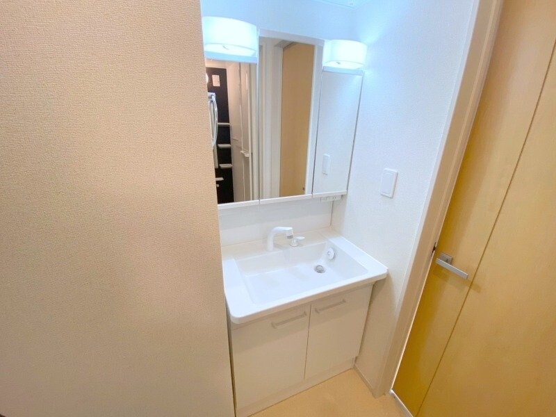 物件内観写真11　(同型、反転タイプの部屋写真)