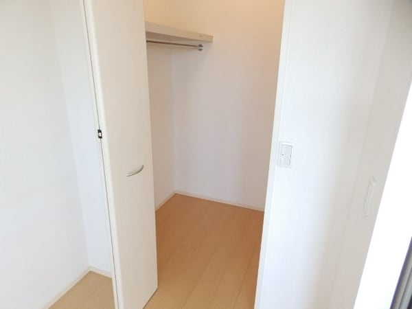 収納(同建物の別部屋写真です)