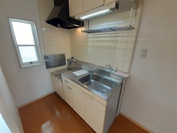 キッチン(同物件別部屋参考写真です。)