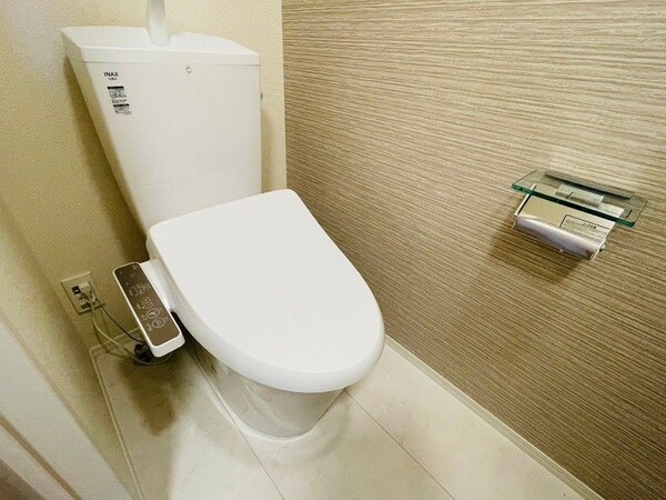 トイレ(同型参考写真)