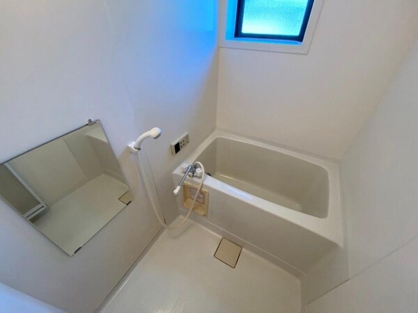 バス／シャワールーム等(同型参考写真)