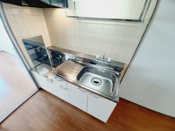 キッチン(別部屋反転参考写真です。)