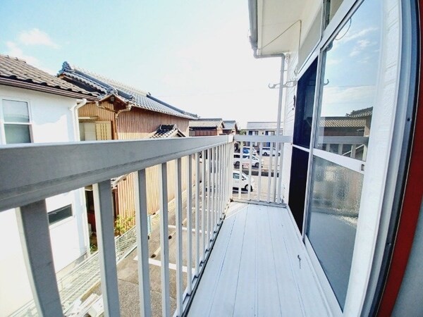 バルコニー(別部屋反転参考写真です。)