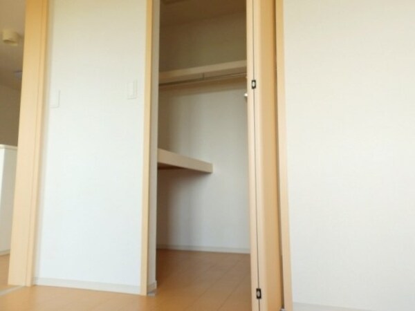 収納(同型参考写真)