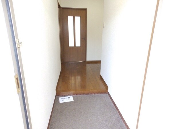 玄関(別部屋参考写真です。)