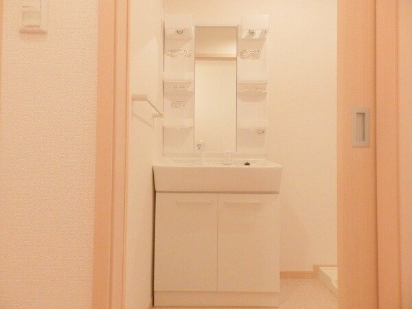 洗面所(同物件別部屋参考写真です。)