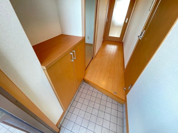 玄関(同型参考写真)