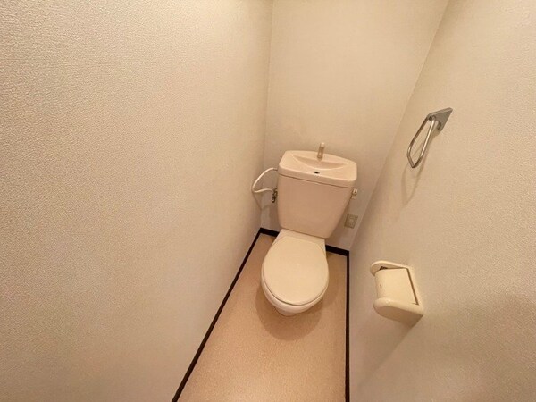 トイレ(同型参考写真)