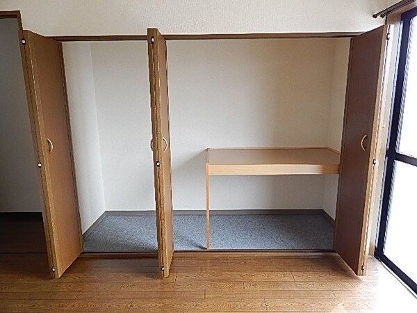 収納(同物件別室写真)