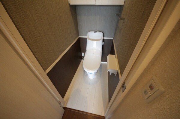 トイレ(同型参考写真)