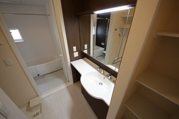 洗面所(同型参考写真)
