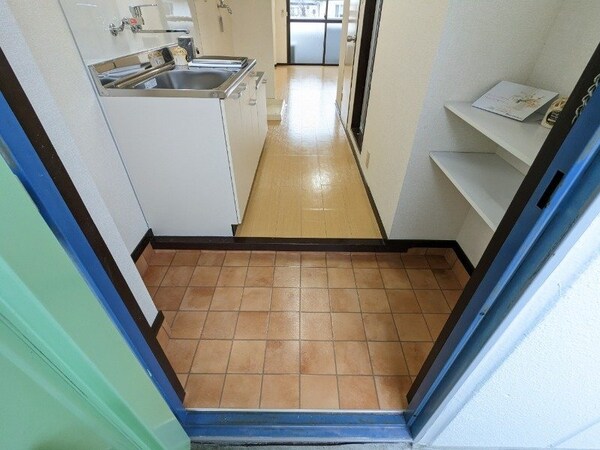 玄関(同物件別室写真)