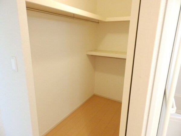 収納(同物件別室写真)