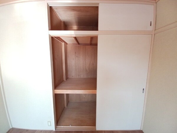 収納(同物件別室写真)