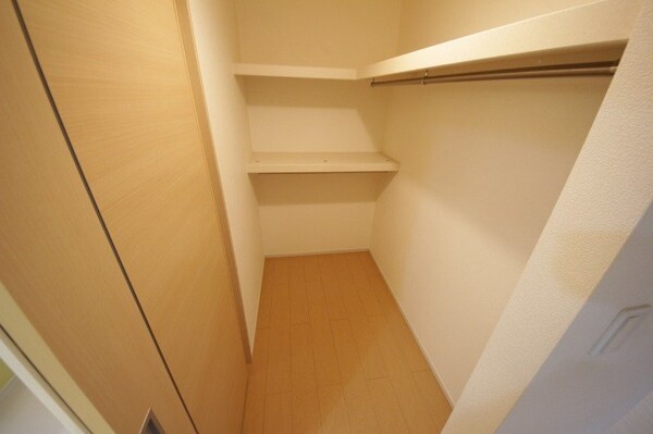 収納(同物件反転タイプの画像です)