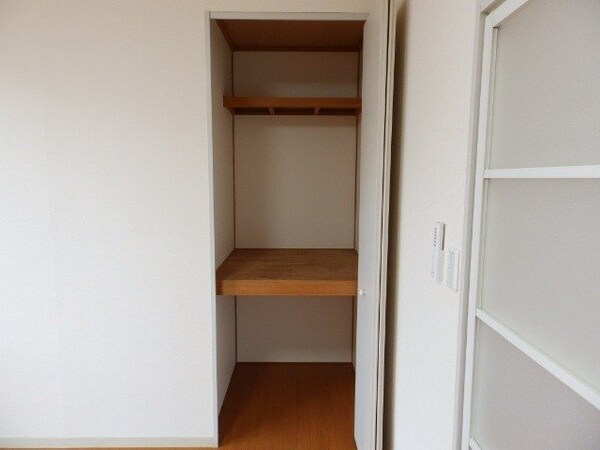 収納(同物件別室写真)