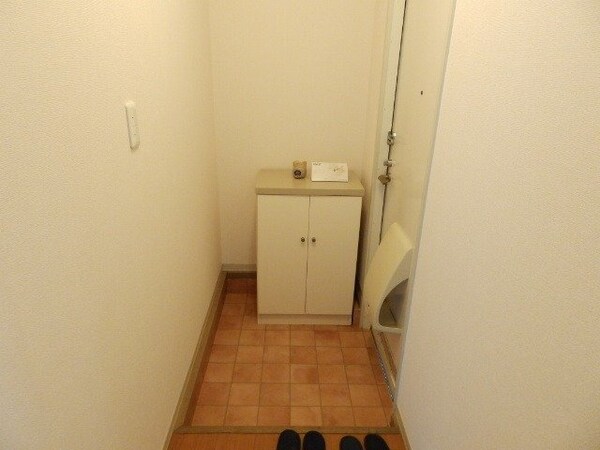玄関(同物件別室写真)