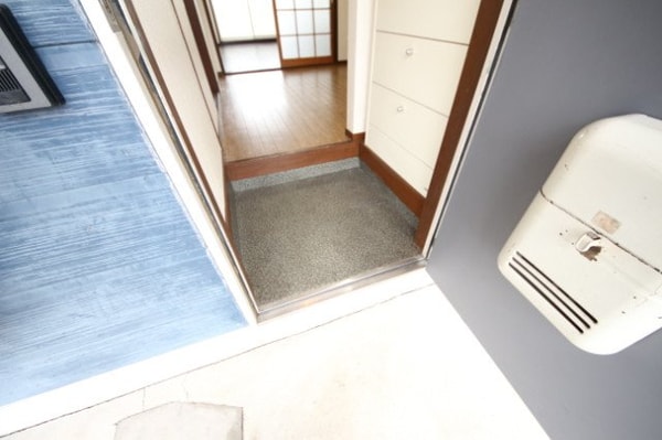 玄関(同物件別室写真)