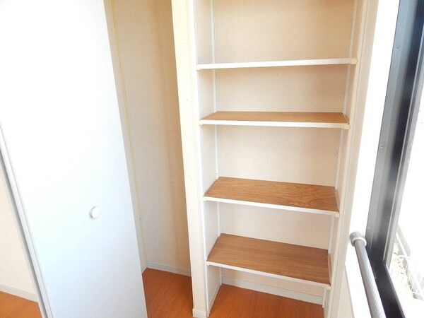 収納(同物件別室写真)