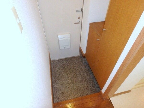 玄関(別部屋同型タイプ写真)