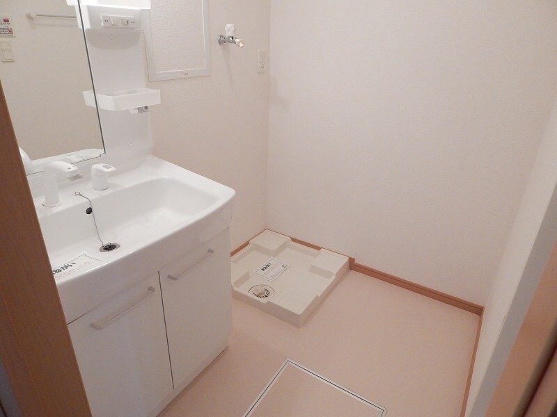 物件内観写真11　(同物件別室の写真です)