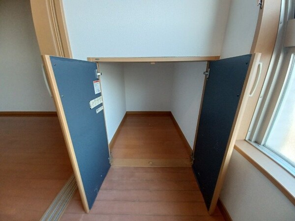 収納(同物件別室写真)