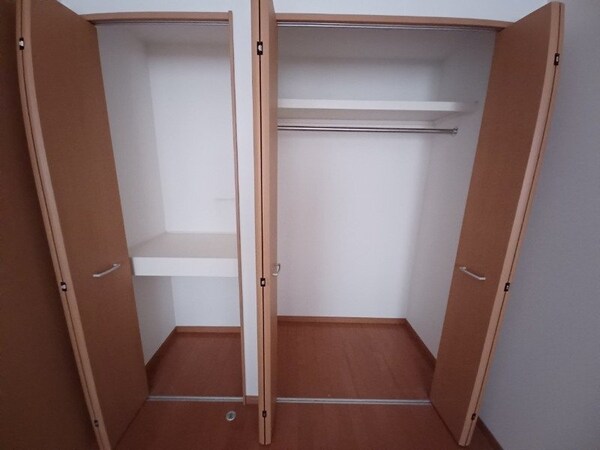 収納(同物件別室写真)