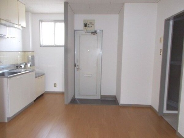 玄関(同タイプのお部屋の参考写真です。)