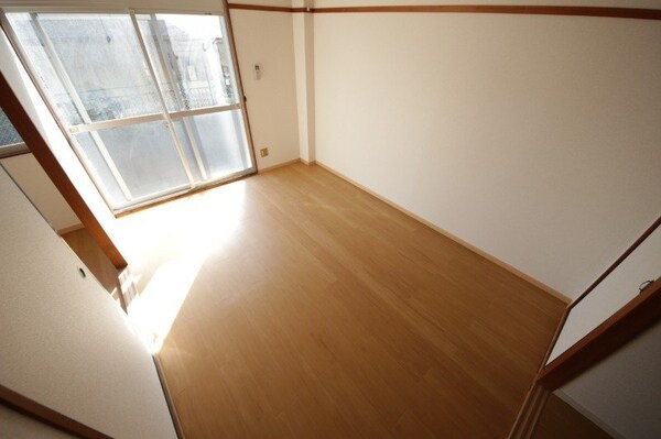 居室・リビング(同タイプ部屋写真です。)