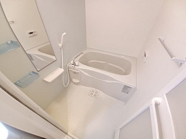 バス／シャワールーム等(同タイプの部屋写真です)