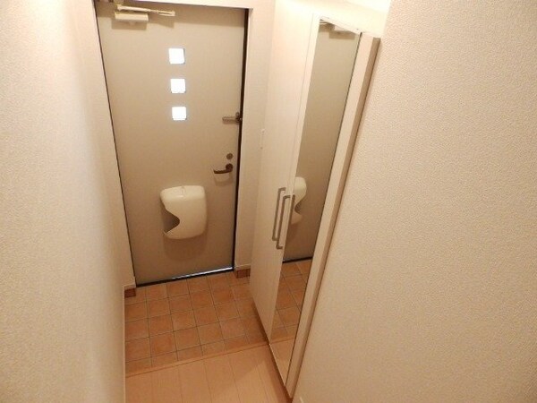 玄関(同タイプのお部屋の参考写真です。)