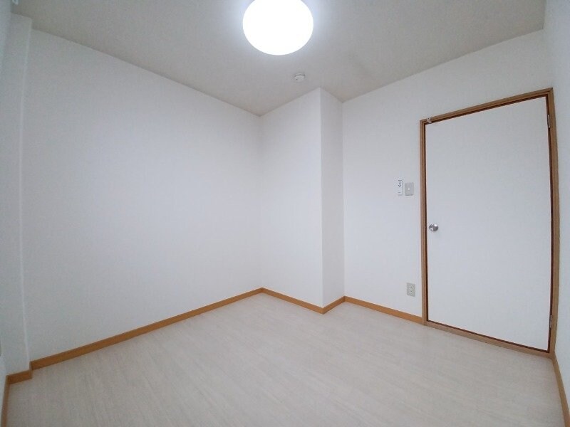 物件内観写真13　(別室の写真です)