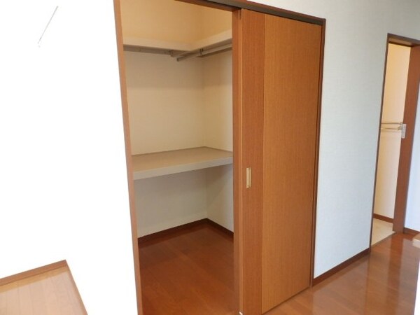 収納(同物件別室写真)