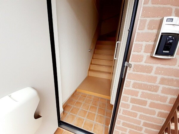 玄関(同型別室のお写真です)