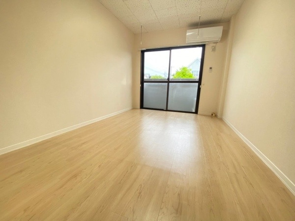 居室・リビング(同物件別室写真)