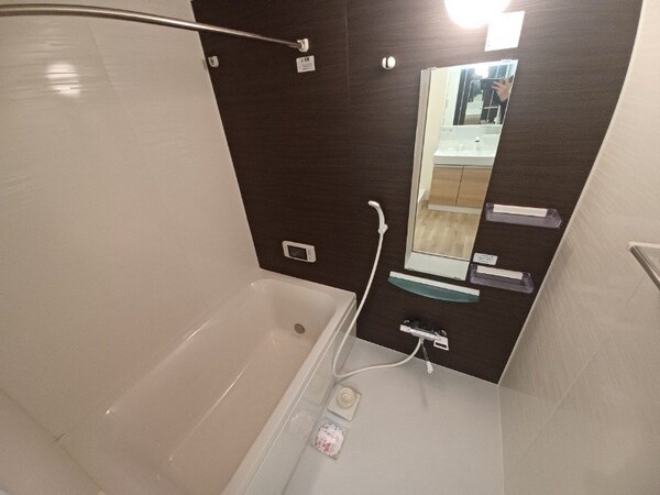 バス／シャワールーム等(同型参考写真)