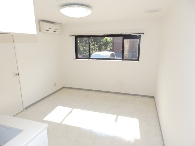 物件内観写真7　(同型別室のお写真です)