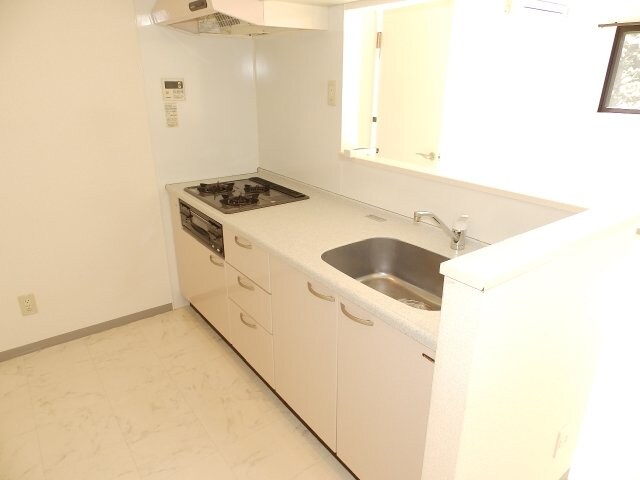 物件内観写真8　(同型別室のお写真です)