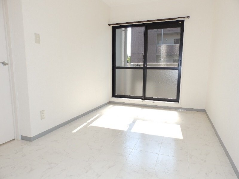 物件内観写真16　(同型別室のお写真です)