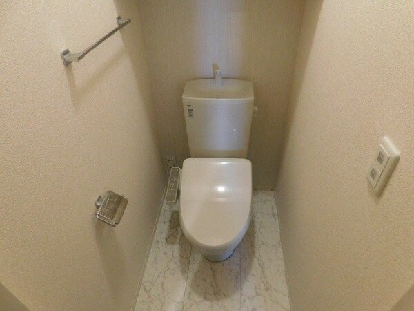 トイレ(同物件別部屋参考写真です。)