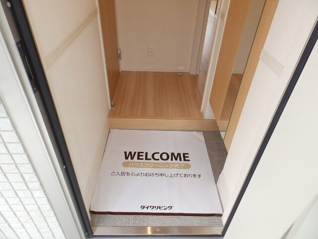 玄関(同型参考写真)