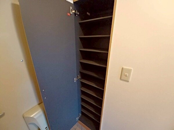 収納(同型参考写真)