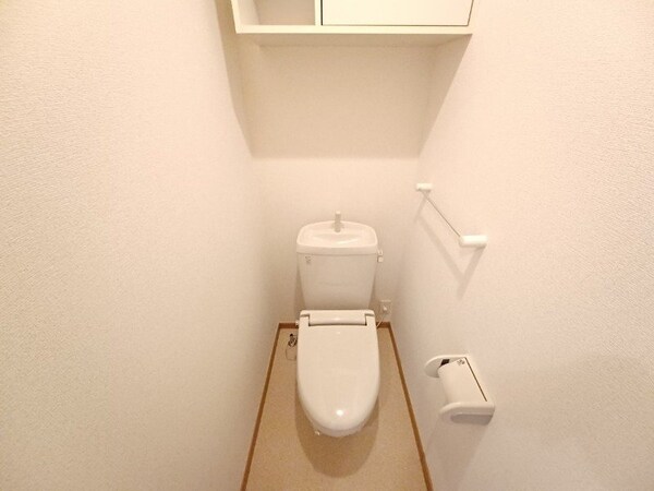 トイレ(同型タイプ参考写真)