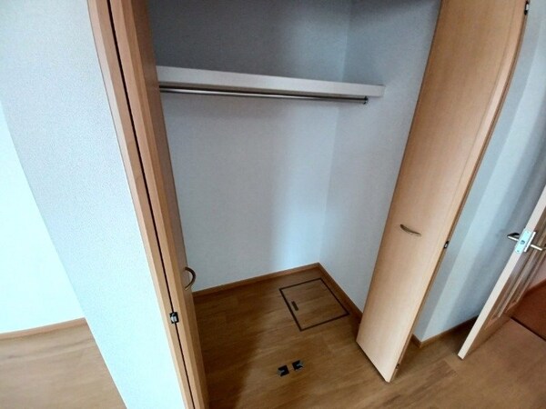 収納(同型タイプ参考写真)
