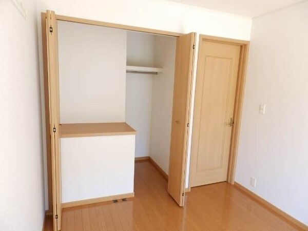 収納(同型反転写真)
