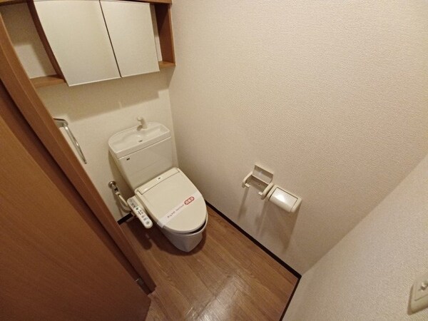 トイレ(同物件別部屋写真)