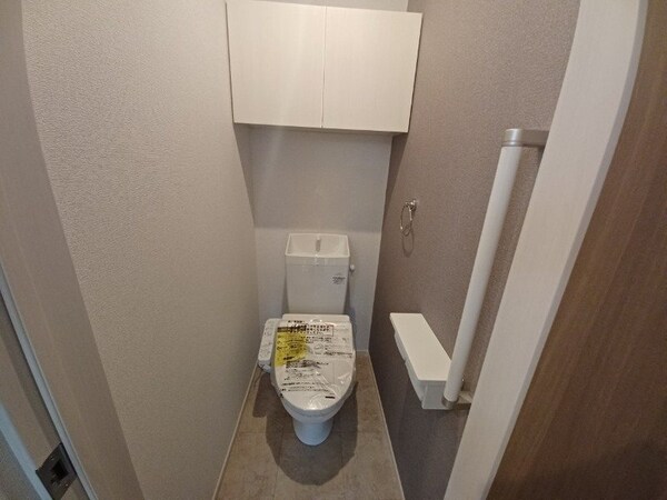 トイレ(同型参考写真)