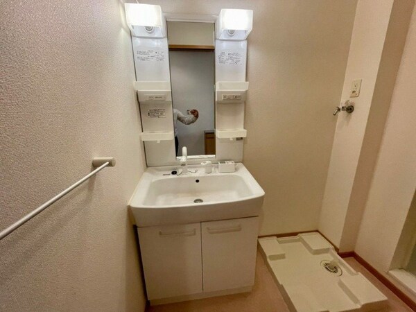 洗面所(同型参考写真)
